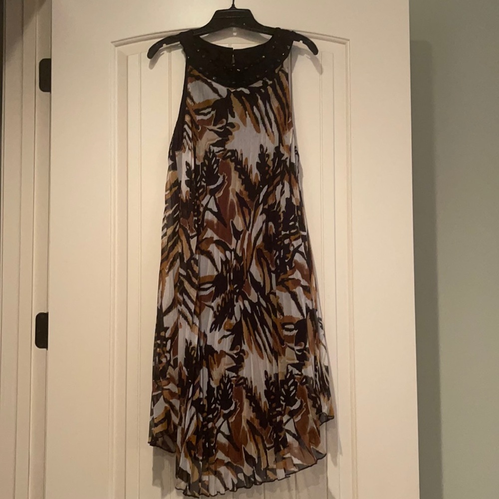 Beautiful black/cream/brown accordion style flouncy dress.